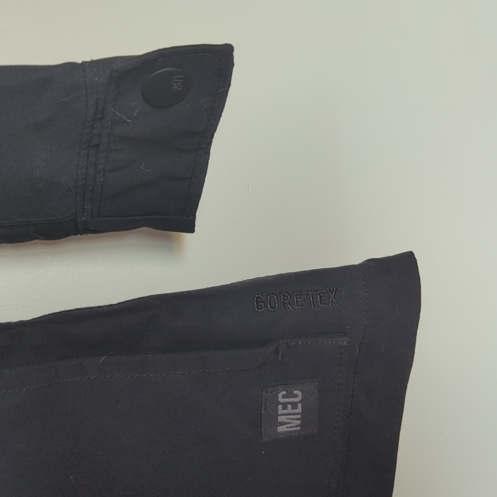 MEC Gore-tex Monsoon Raincoat - Picture 4 of 6
